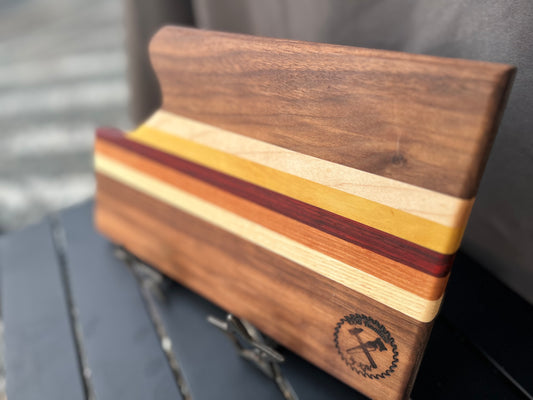 Small cutting board w/ pallet style hand cutout