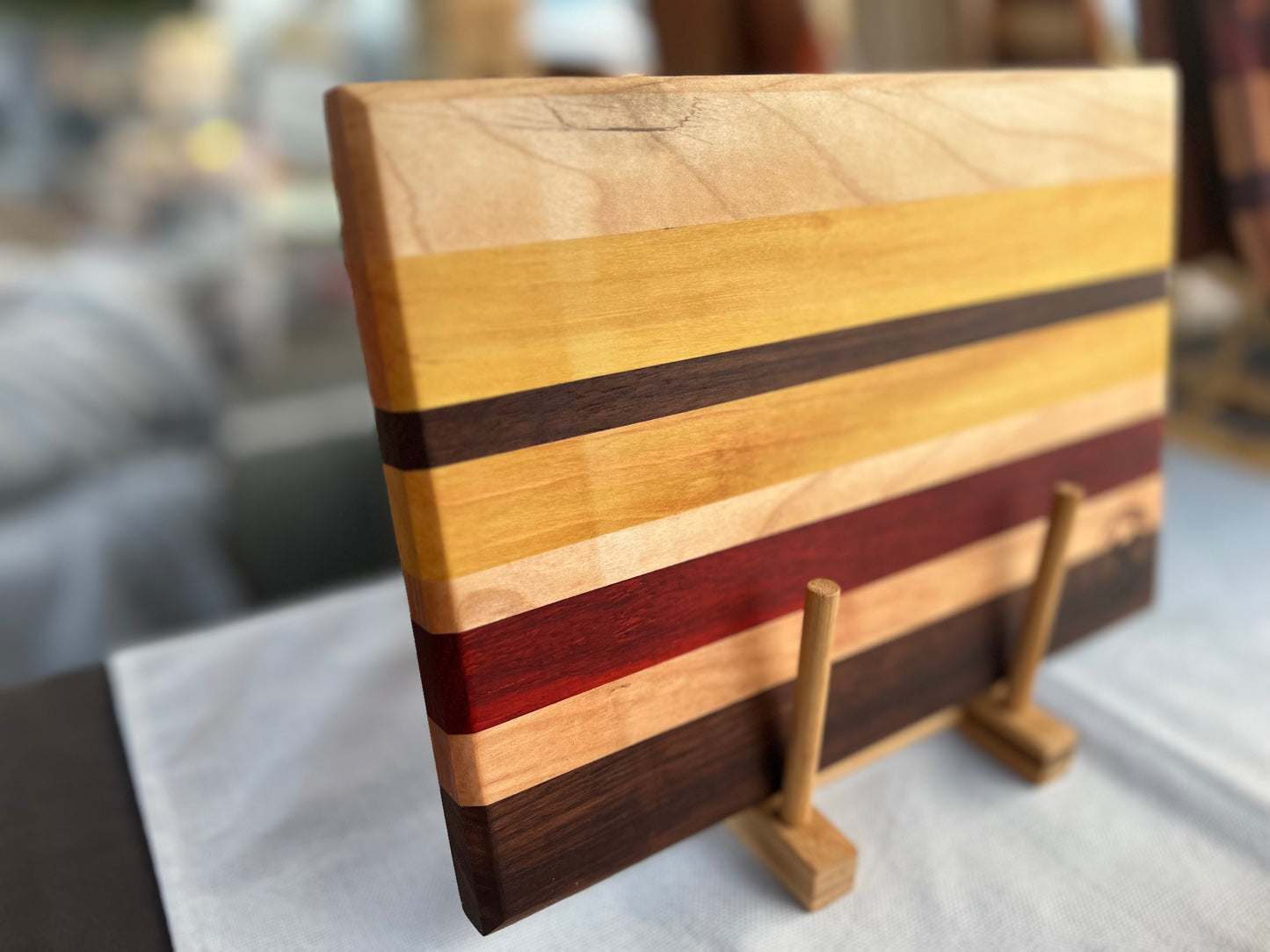 Medium cutting board