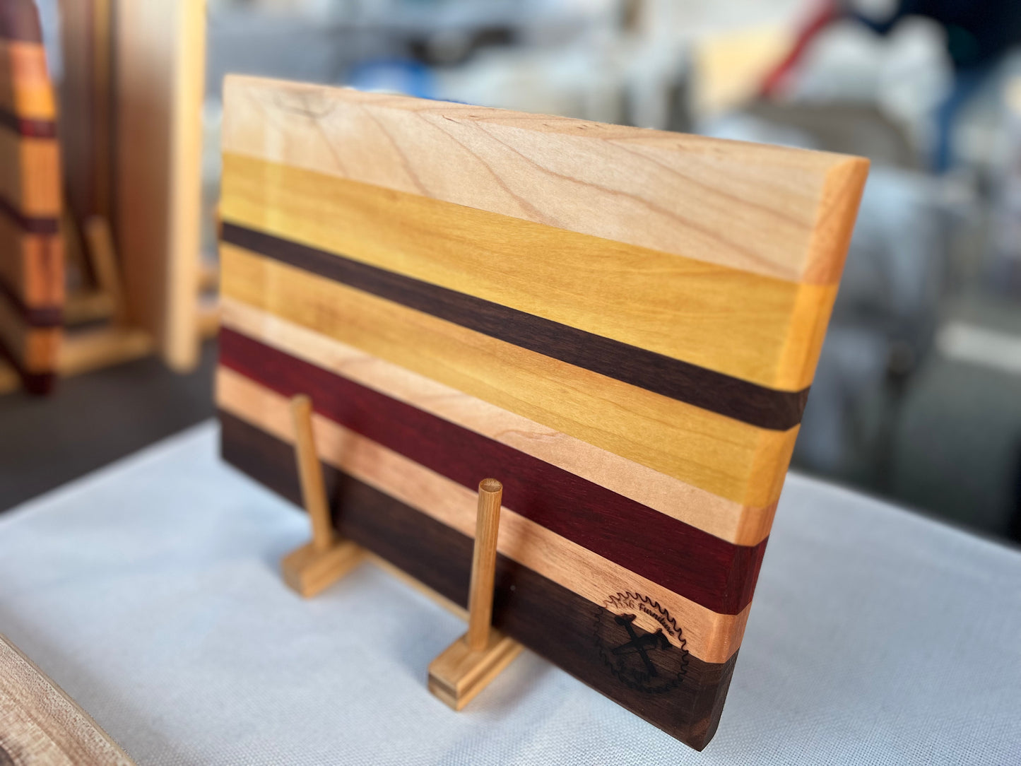 Medium cutting board