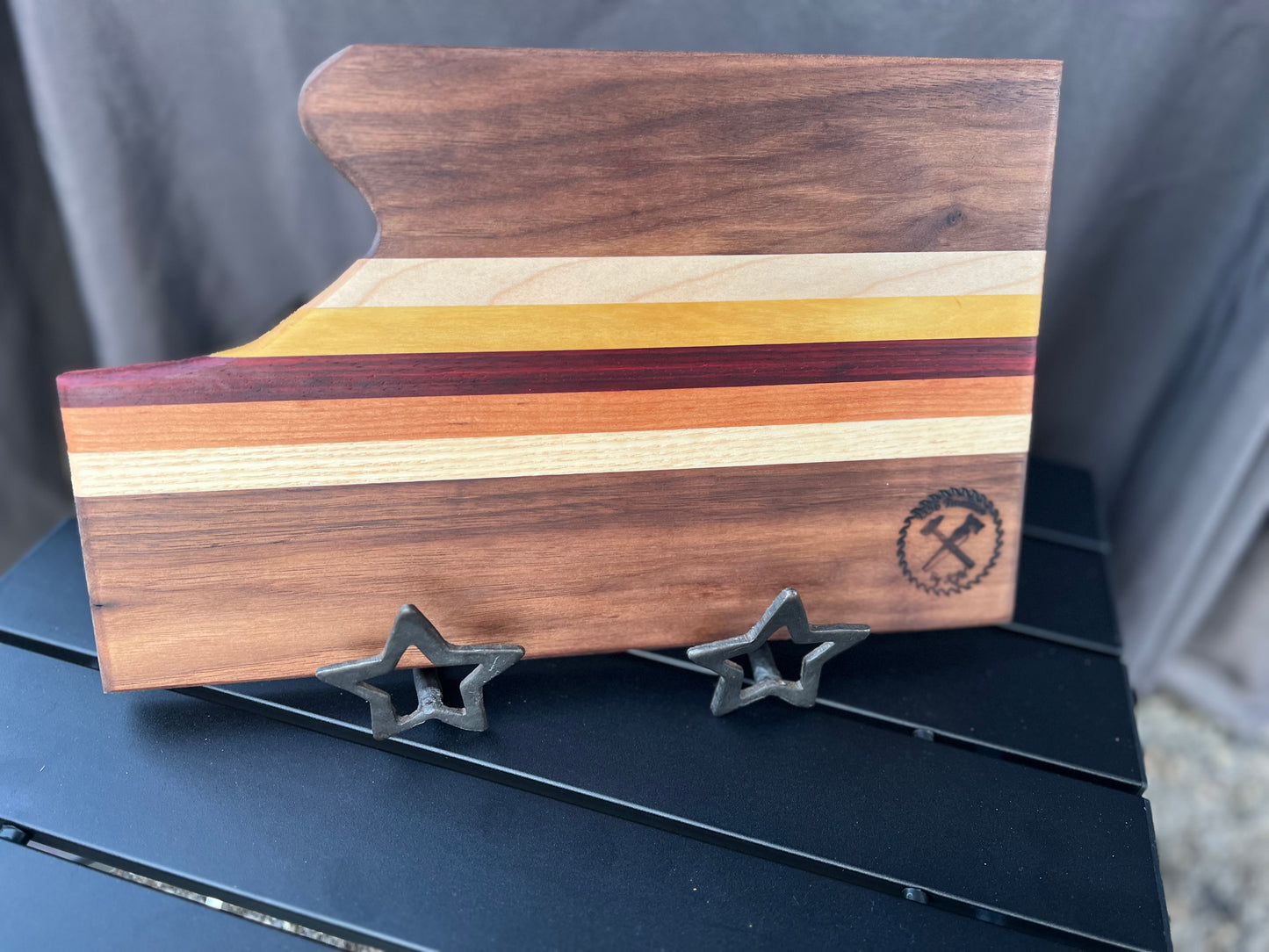 Small cutting board w/ pallet style hand cutout