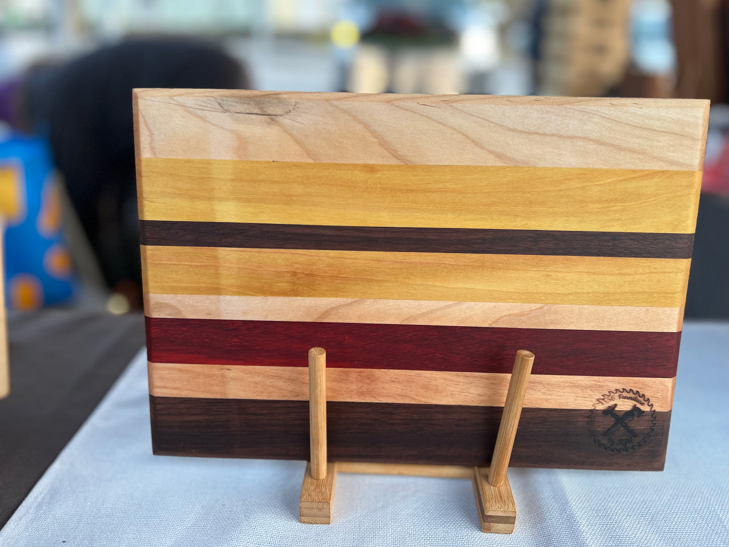 Medium cutting board